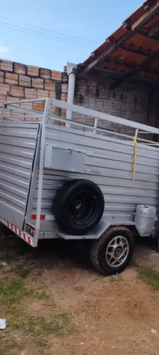 Carretinha baú para carro