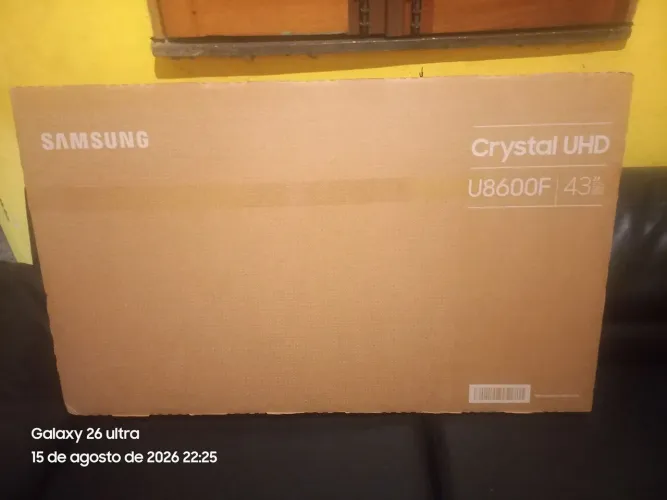 Vendo sansung cristal uhd 43 polegadas lacrada 1650 nova