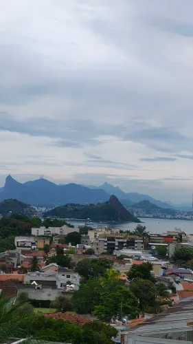 EXCELENTE CASA em Cond. fechado em São Francisco , Niterói/ RJ .<br>