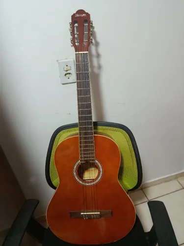 Vendo violão Thomaz, em bom estado novinho, apenas trocar as cordas 