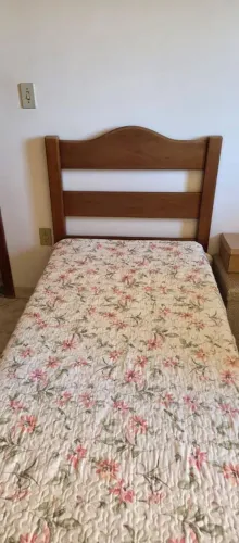Cama solteiro madeira maciça 