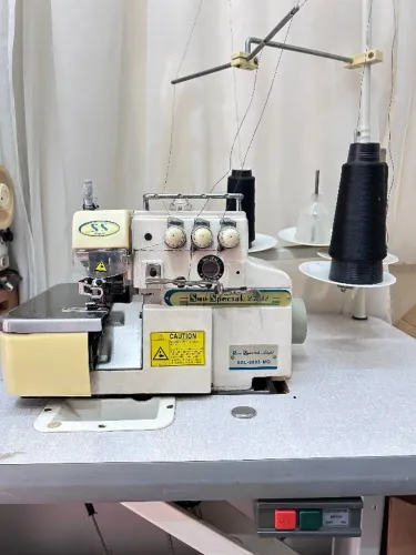 Máquina Overloque Industrial Sun Special SSL 8803 MQ com Mesa - Excelente Estado **? V