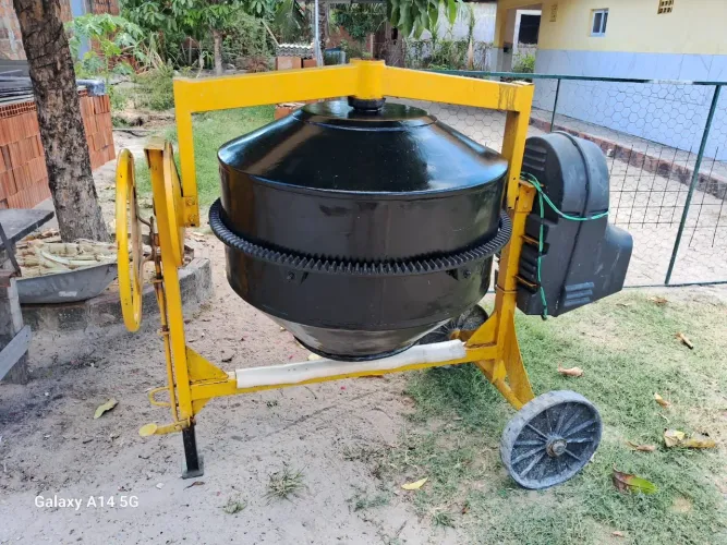 Vende-se uma betoneira