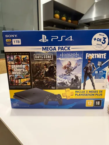 PLAYSTATION 4
