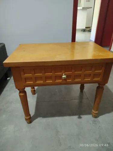 Mesa de canto / Criado Mudo - Madeira maciça