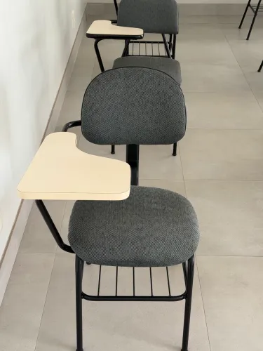 cadeiras universitárias estofadas com prancheta