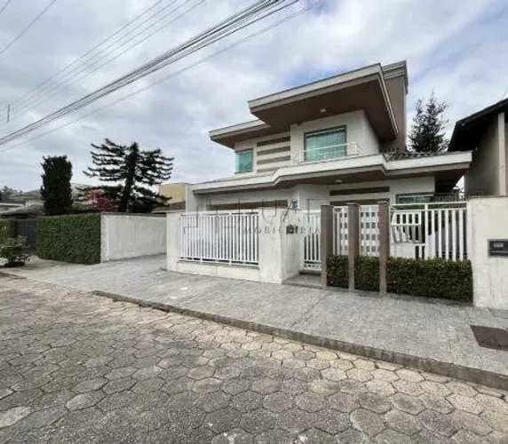Sobrado Amplo com Área de Festas e Espaço para Piscina à Venda na Barra  Próximo ao Centro