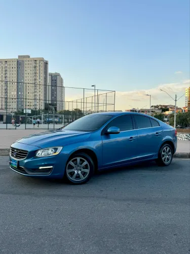 Volvo S60 T-5 R-design 2.0 240cv 4P 2014