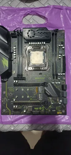 VENDO PLACA MÃE E5- MR9A PRO COM DEFEITO