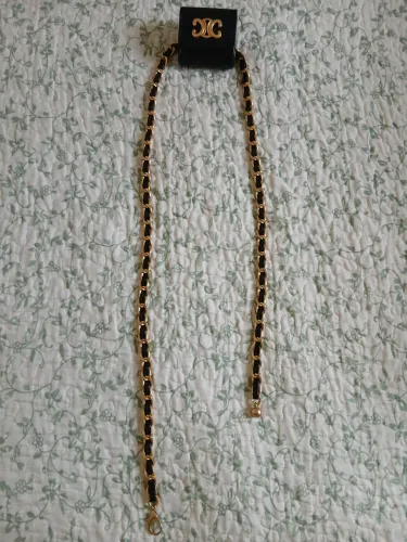 Cinto Mini Bag com Corrente Dourada.