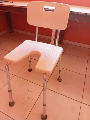 Vendo cadeira de banho higiênica