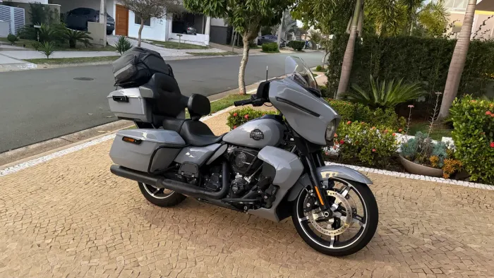 Maravilhosa Street Glide, impecável!