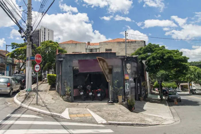 Galpão na Rua Bom Sucesso, 509 202 m²