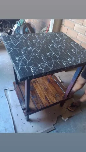 Mesa rústica para uso em geral (multiuso)com dispensa