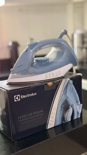 Ferro de passar roupa a vapor 