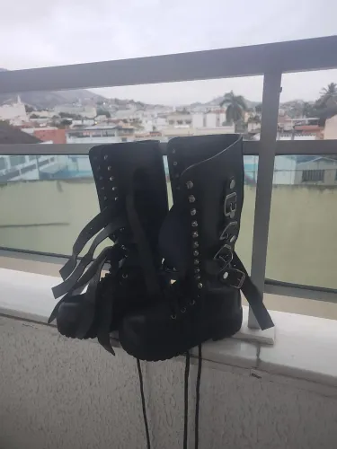 Vendo Bota cano alto, tamanho 34/35,;usada em bom estado