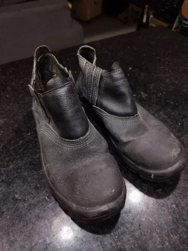 Bota de couro preta segurança trabalho