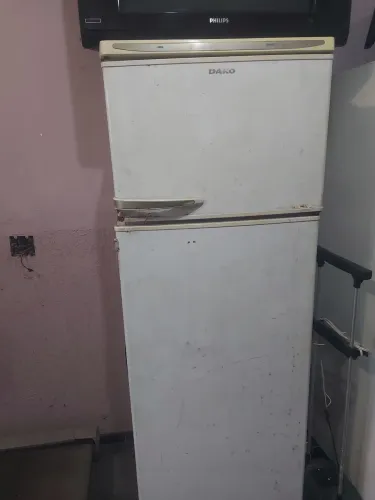 Geladeira as duas por 700 reais 