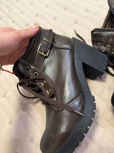 Bota marrom