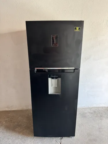 Geladeira Samsung com dispenser na porta motor inverter