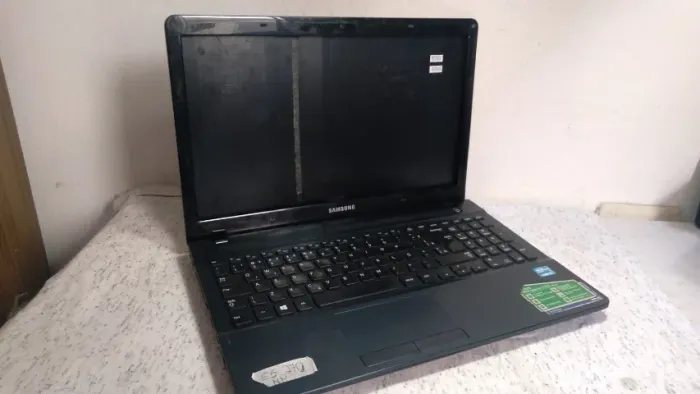 Notebook Samsung Np270e5-Vazio Model 15.6 usada Ok.