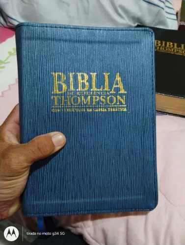 Bíblia de estudo média Thompson.