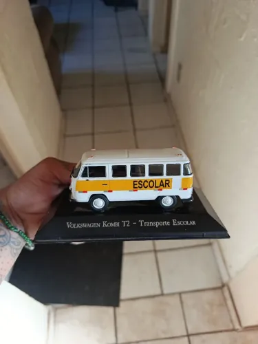 Miniatura IXO da Volkswagen Kombi T2 Escala 1:43
