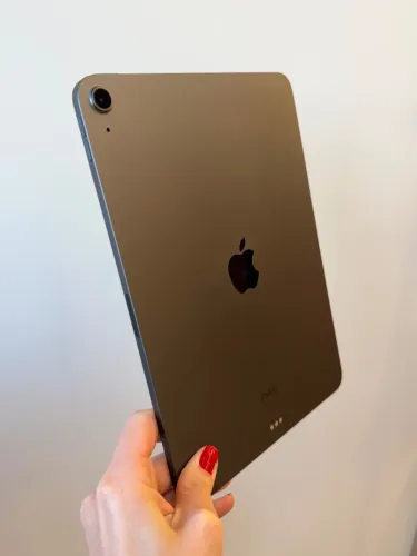 iPad Air M1 64GB + Magic Keyboard - Seminovo