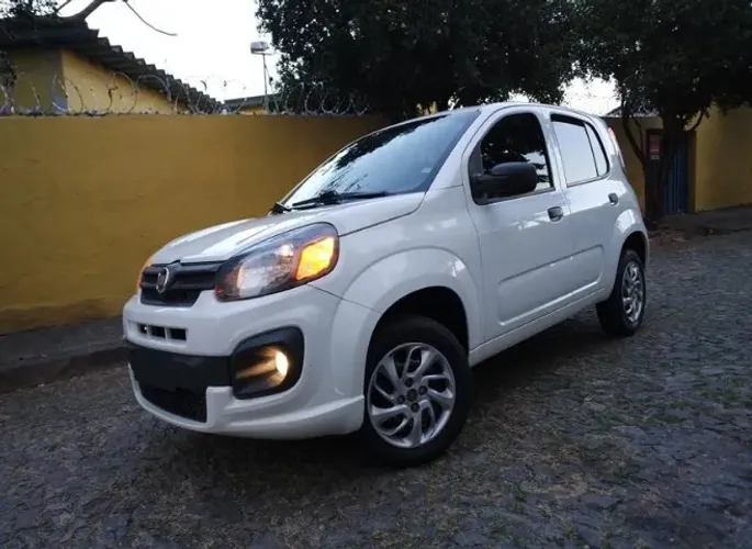 Fiat Uno Attractive 1.0 EVO Fire Flex 8V 5P 2021