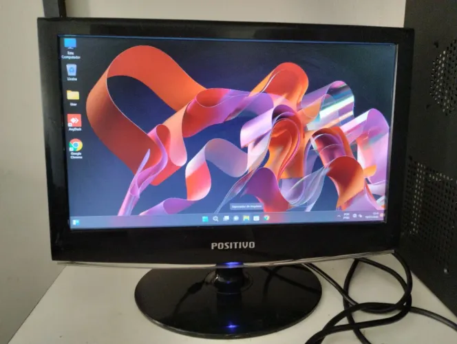 Monitor 16 Polegadas Funcionando Perfeitamente Possui Marcas de Uso