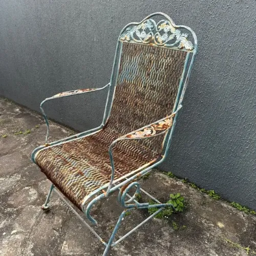 Cadeira de Balanço de Ferro Retrô