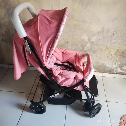 Carrinho de bebê semi novo