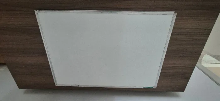 Quadro branco com moldura de alumínio 70 cm x 50 cm