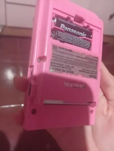 Game boy pocket funcionando perfeitamente com leve risco na tela sem capa atrás da pilha
