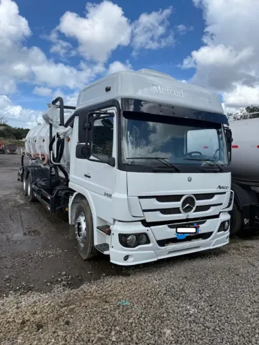 Caminhão limpa fossa vacuo hidro vácuo 20.000 lt Mercedes Bens Atego 2426 cabine leito
