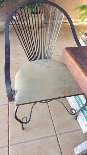 Mesa rústica . Madeira maciça