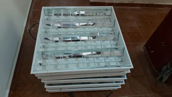 Luminária Aletada Quadrada de Embutir (Usada)