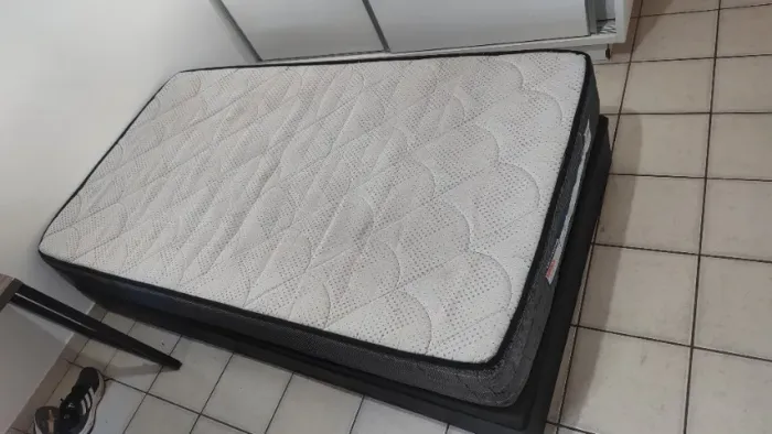 Colchão solteirão Ortobom + box com pés rosqueáveis