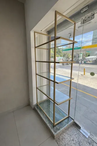 VENDO - Estante Expositora em Metal com Vidro - Moderna e Elegante 