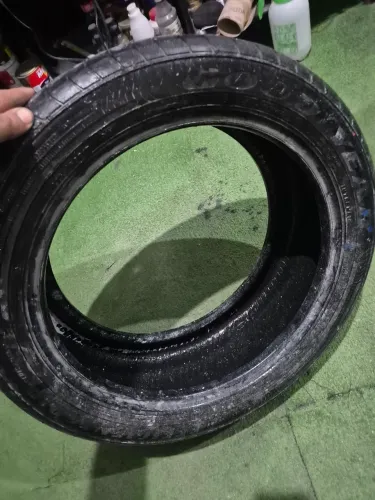 Vendo Pneu Goodyear 215/50 R17