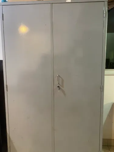 Armário de aço duas portas com chave