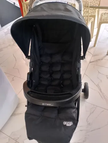 Carro de bebê.