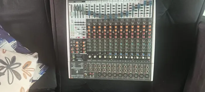 Mesa de Som Behringer Xenyx X2442USB - 24 Canais | Completa