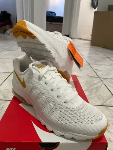 TÊNIS NIKE AIR MAX INVIGOR 41/42 NOVO NUNCA USADO