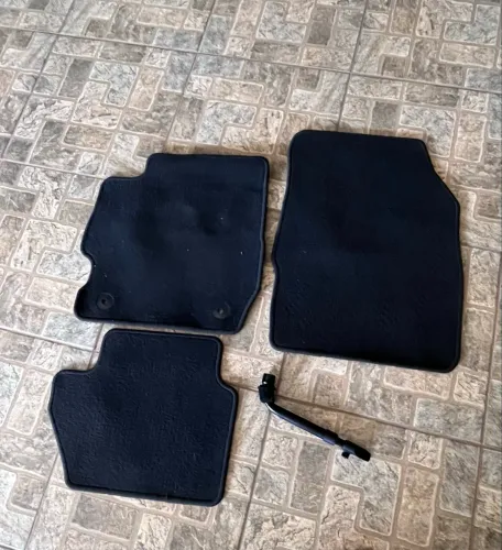 Tapetes carpetes e chave de roda Ford Ka 