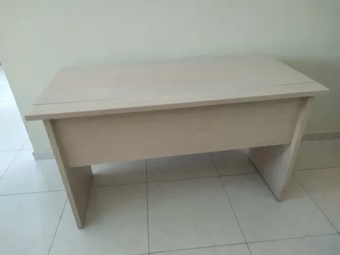 Mesa para escritório 1,30 por 60 cm
