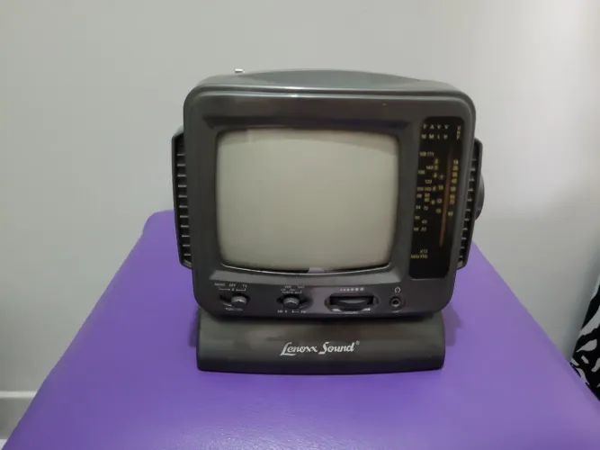 Mini TV portátil Antiga  colecionador