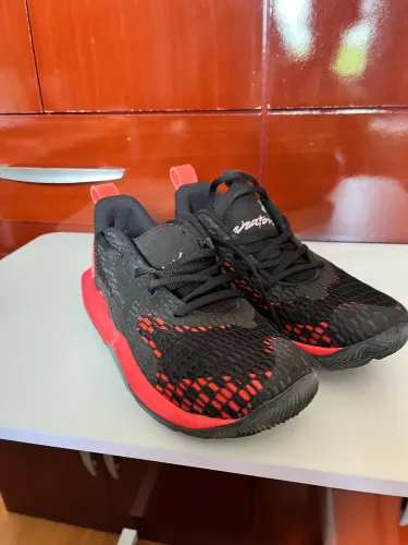 Tênis Under Armour Anatomix Spawn - Preto/Vermelho