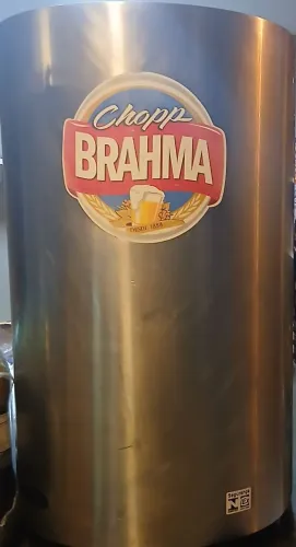 Chopeira brahma 80 litros com 3 barris de 50 litros da brahma, 2 cilindros de 6 kg.