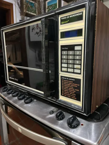 MICROONDAS - Antigo microondas marca SANYO PROSDÓCIMO , modelo formo
